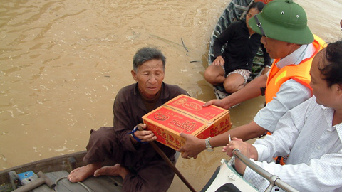 Cơ cực những cảnh nghèo chạy bão