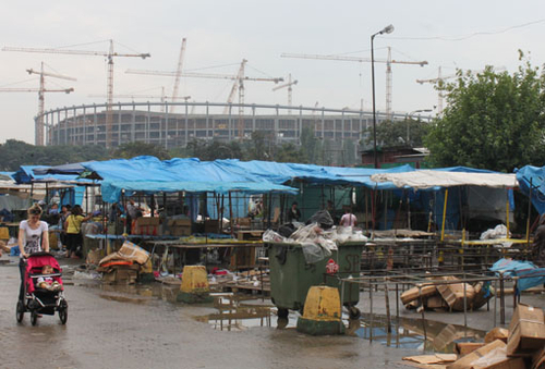 Chợ Sân vận động 10 năm chiều 31 tháng 07-2010.