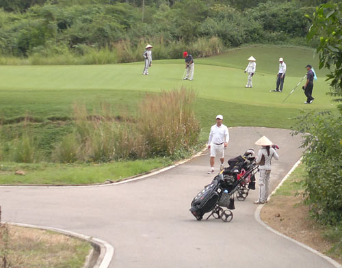 Phận đời cơ cực sau thiên đường sân golf