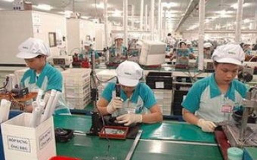 Ôtô Việt Nam đắt đỏ vì thiếu... ốc vít