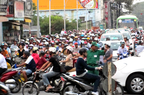 'Toa thuốc' giảm tai nạn và ùn tắc ở TP HCM
