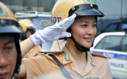 Cán bộ còn phải biết khóc?