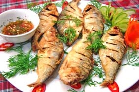 Bánh quai vạc và cá mòi dầu