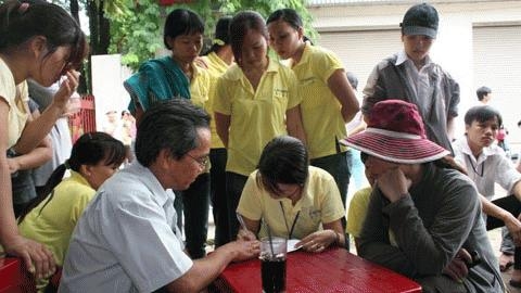 Hàng trăm công nhân bị “ăn cướp” quyền lợi ở TP.HCM
