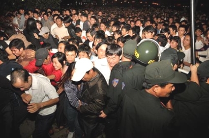 Ngừng phát ấn… có ngừng được “tham vọng thăng quan”?