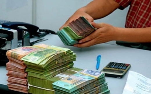 Được tiếng làm ngân hàng: Lương bèo, sức kiệt