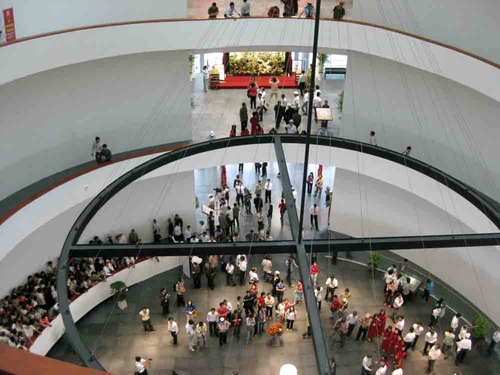 Của đau, ai xót?