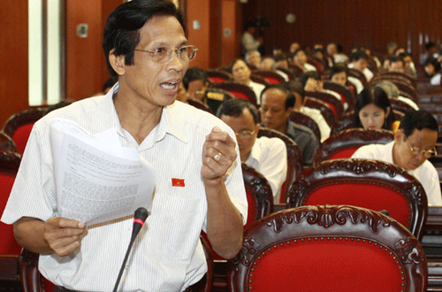Trung tâm hành chính ở Ba Vì: "Thời điểm nào cũng không thuyết phục!"