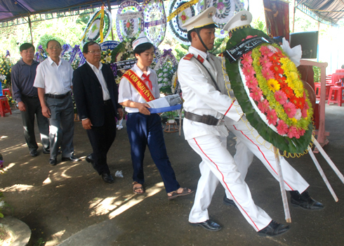 Hàng nghìn người viếng mẹ VN anh hùng Nguyễn Thị Thứ