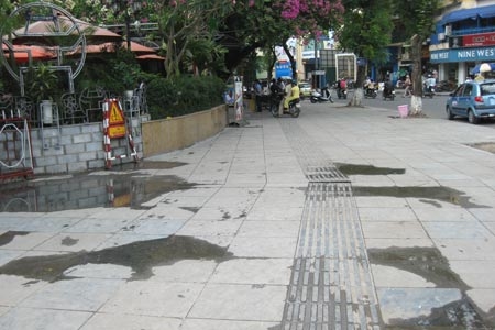 Chủ tịch Hà Nội: 'Chỉ lát mấy trăm mét đá bên hồ Gươm thôi'