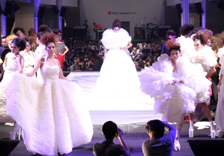 Người mẫu nổi bằng cách... so vòng một, đọ vòng ba