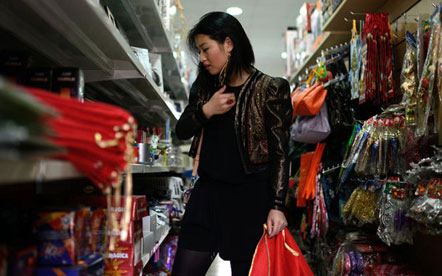 Trung Quốc phát đạt giữa Tây Ban Nha khốn khó