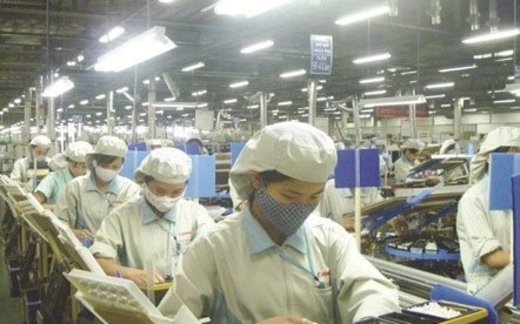 Gần 20 năm cãi nhau về công nghiệp ưu tiên