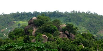 Ông vua nghèo kiết xác và kiếm thần ở Gia Lai