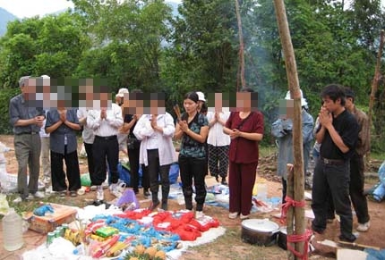 Tổ mối là hộp sọ, đất đen là da thịt liệt sĩ!