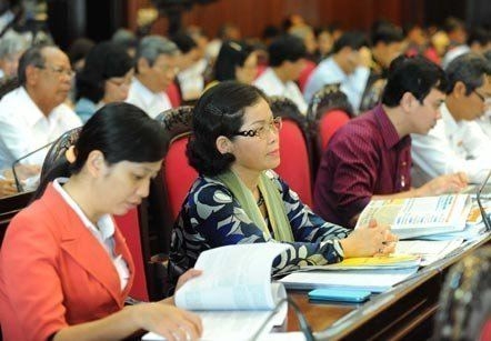 Thắt rồi nới: Điều hành kiểu 'vặn vòi nước'