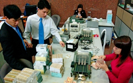 Lãi suất “đi ngược”