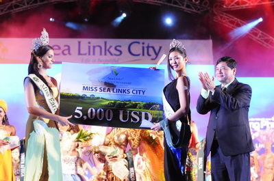 Bức tranh văn hóa đa sắc tại đêm thi Trang phục truyền thống