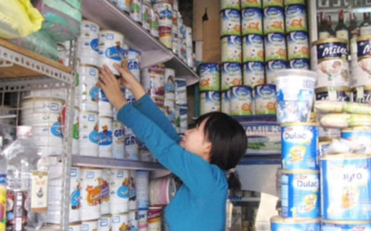 Sữa nhiễm khuẩn độc thịt, cha mẹ như ngồi trên lửa