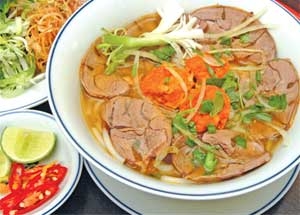 Bún bò Huế và người xứ Huế