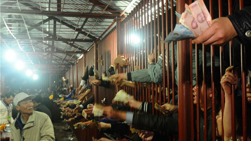 "Dân" nào mê tín, "Thánh thần" nào ăn tiền hối lộ?