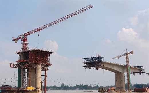 Vạ lây cùng bất động sản