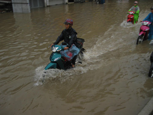 Trời thử thách hiệu quả quản lý nhà nước