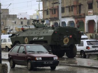 Quân đội Tunisia được triển khai ở Tunis sau các cuộc biểu tình
