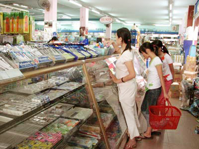 Bán lẻ xoay xở kích cầu dịp 2/9