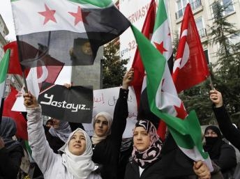 Syria ngày càng bị cô lập và có nguy cơ rơi vào nội chiến
