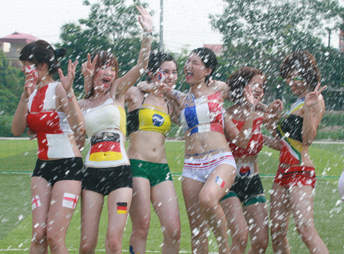 Phút hạ nhiệt cùng hot girl Việt mùa WorldCup 2010!