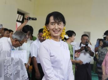 Bà Aung San Suu Kyi sẽ đến Pháp theo lời mời của tổng thống Hollande