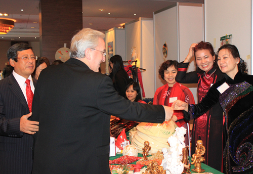 Hội chợ phu nhân ngoại giao 2010