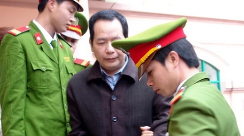 Hiệu trưởng mua dâm trò, có dấu hiệu "mua chuộc"?