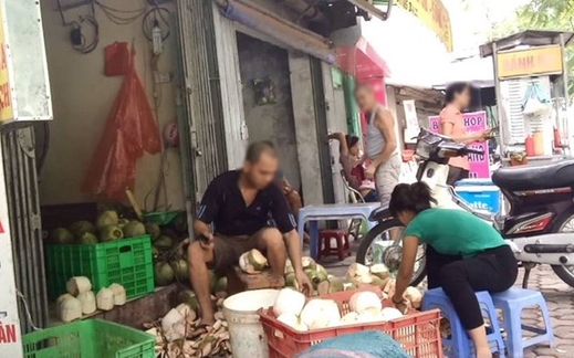 Rùng mình công nghệ tẩy trắng dừa tươi ở Hà Nội