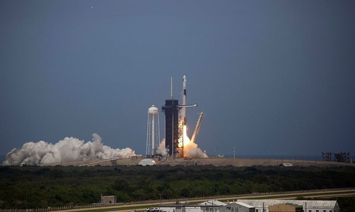 Sau một lần hoãn, tên lửa Falcon 9 mang tầu Crew Dragon đã khởi hành từ mũi Canaveral ở Florida.