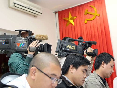 AVG quyết đấu VPF