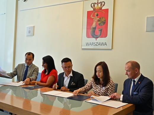 Cộng đồng ký kết với Quận Trung Tâm chính thức triển khai Lễ Hội Văn Hóa Việt Nam tại Warszawa 2022