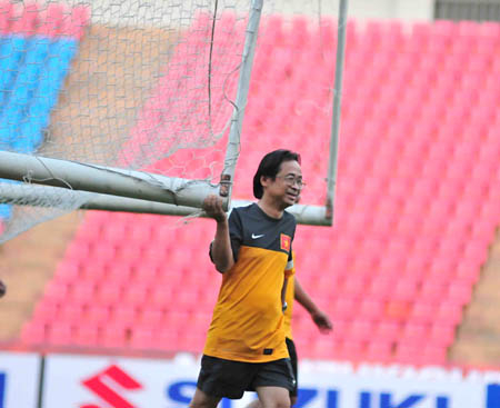 Ba chai "rượu tự trọng" gửi ba quan chức VFF