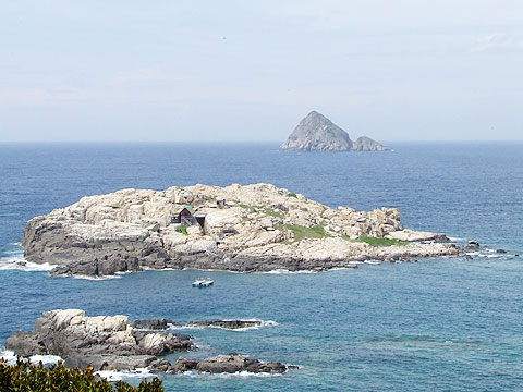 Hoang sơ đảo yến ngoài khơi Nha Trang