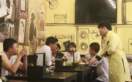 Hết tiền ăn chơi, nhà hàng phá sản cả loạt