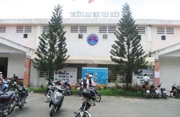 Phía sau sự đình chỉ