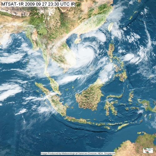 “Bão quét mấy trăm km, cãi nhau về tâm để làm gì?”