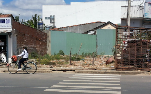 'Bộ máy cồng kềnh sản sinh ra quan chức thô lỗ với dân'