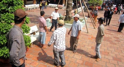 Mặt trái lễ hội: Chặt chém, lừa đảo bủa vây khách hành hương