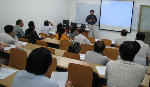 Đắng lòng DN đi học thời khó khăn