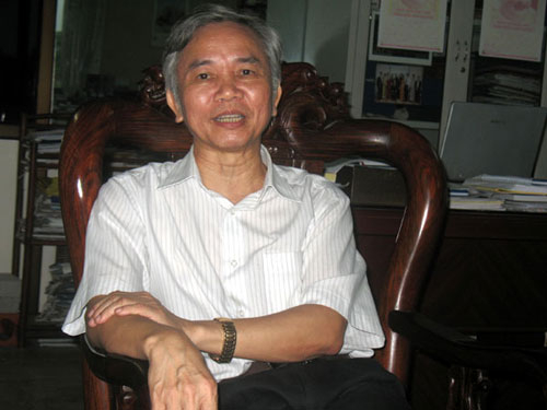 Dập lửa xong, gia đình bé gây cháy bất ngờ... cầu cứu