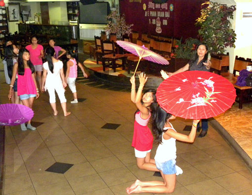 Đội múa „Sen trắng”,  cộng đồng Việt Nam tại Ba Lan