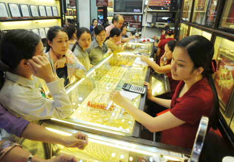 Sóng ngầm đã nổi?