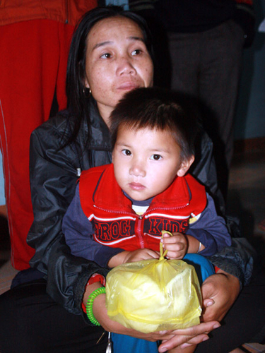 "Con ơi! Răng không cứu ba, anh"